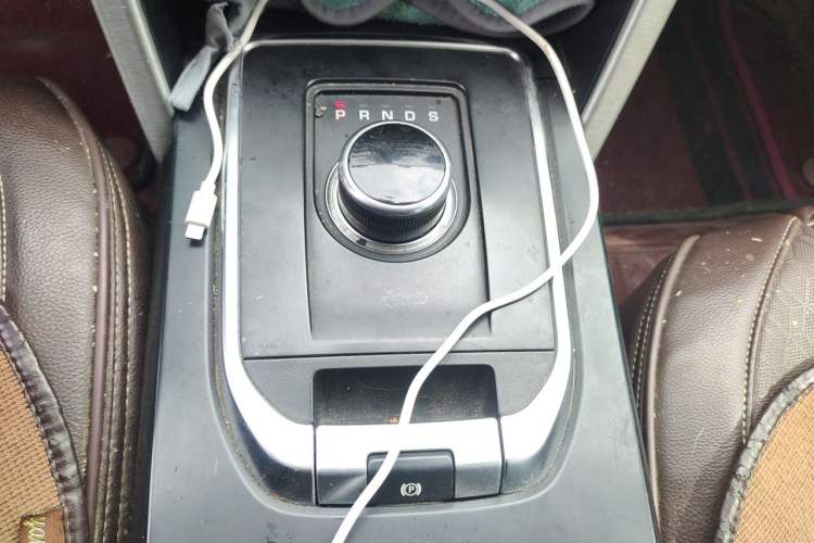 Used Land Rover Discovery Sport 2017 2.0T SE Gear Lever