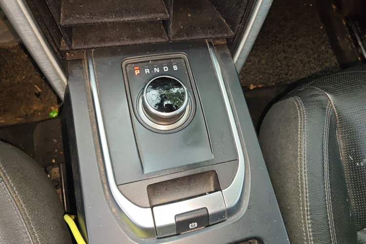 Used Land Rover Discovery Sport 2017 2.0T SE Gear Lever