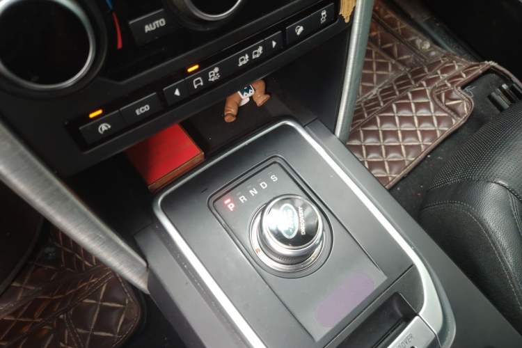 Used Land Rover Discovery Sport 2017 2.0T HSE Gear Lever