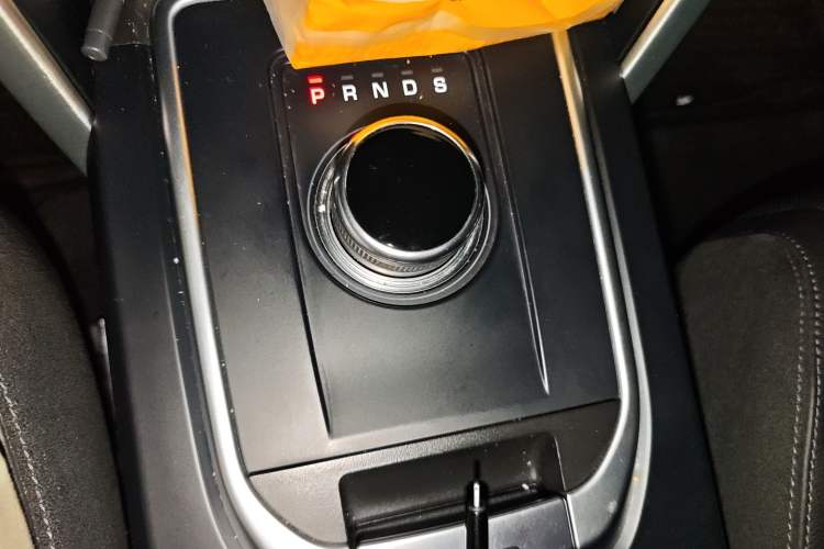 Used Land Rover Discovery Sport 2017 2.0T SE Gear Lever