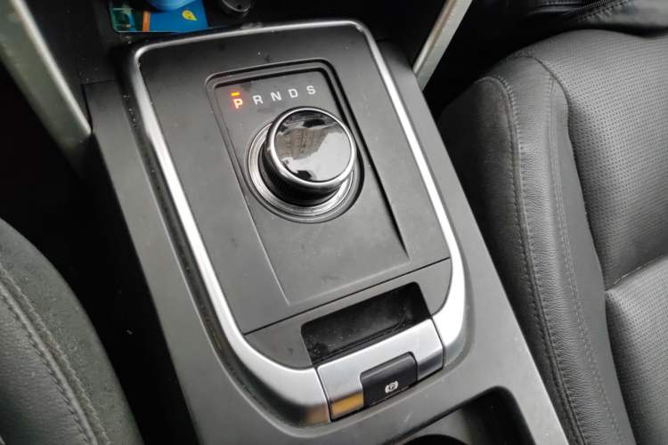 Used Land Rover Discovery Sport 2017 2.0T SE Gear Lever