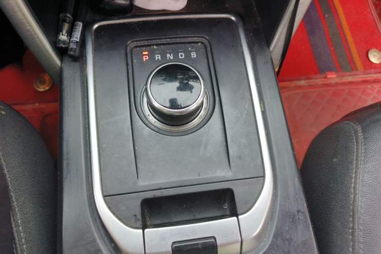 Used Land Rover Discovery Sport 2017 2.0T SE Gear Lever