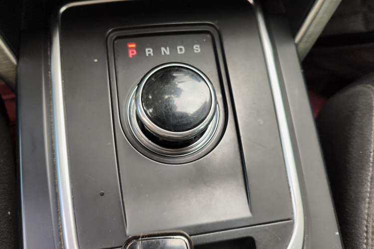 Used Land Rover Discovery Sport 2017 2.0T SE Gear Lever