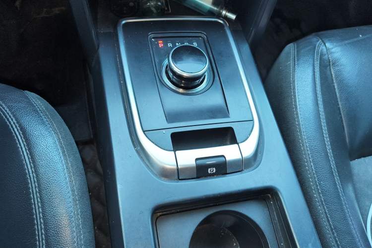 Used Land Rover Discovery Sport 2017 2.0T PURE Gear Lever