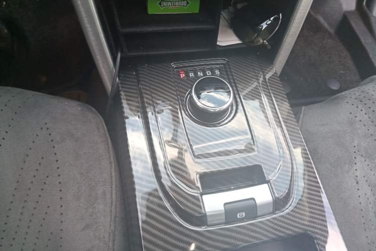 Used Land Rover Discovery Sport 2017 2.0T SE Gear Lever