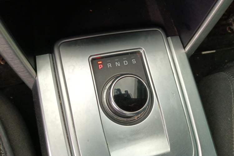 Used Land Rover Discovery Sport 2017 2.0T SE Gear Lever