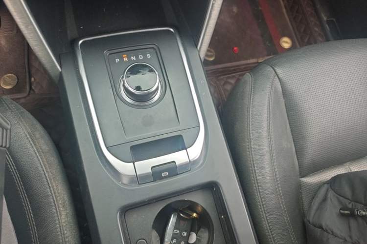 Used Land Rover Discovery Sport 2017 2.0T SE Gear Lever
