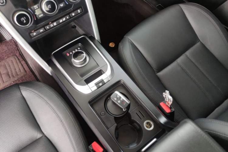 Used Land Rover Discovery Sport 2017 2.0T SE Gear Lever
