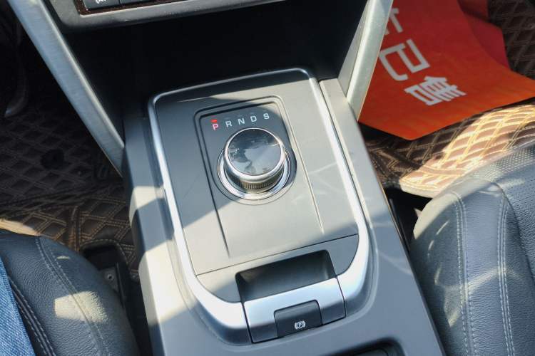 Used Land Rover Discovery Sport 2017 2.0T HSE Gear Lever