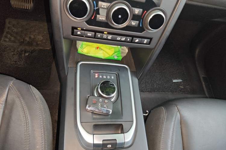 Used Land Rover Discovery Sport 2017 2.0T PURE Gear Lever