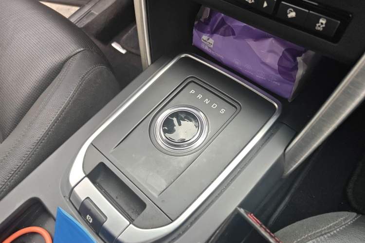 Used Land Rover Discovery Sport 2017 2.0T SE Gear Lever