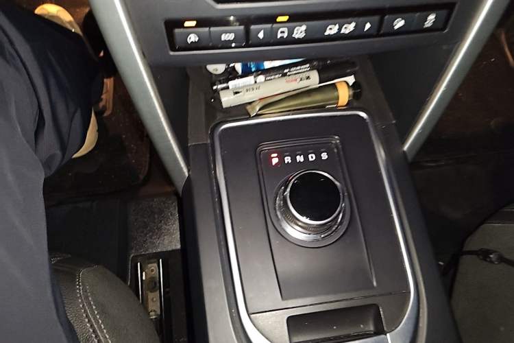 Used Land Rover Discovery Sport 2017 2.0T HSE Gear Lever