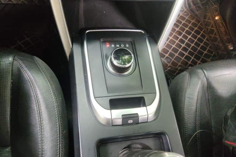 Used Land Rover Discovery Sport 2017 2.0T SE Gear Lever