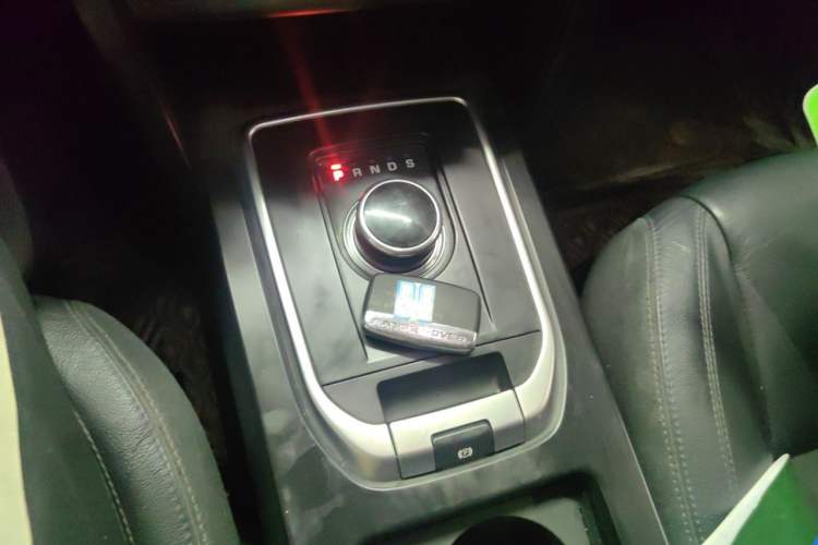 Used Land Rover Discovery Sport 2017 2.0T PURE Gear Lever