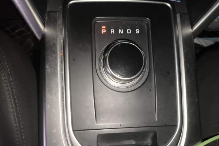 Used Land Rover Discovery Sport 2017 2.0T SE Gear Lever