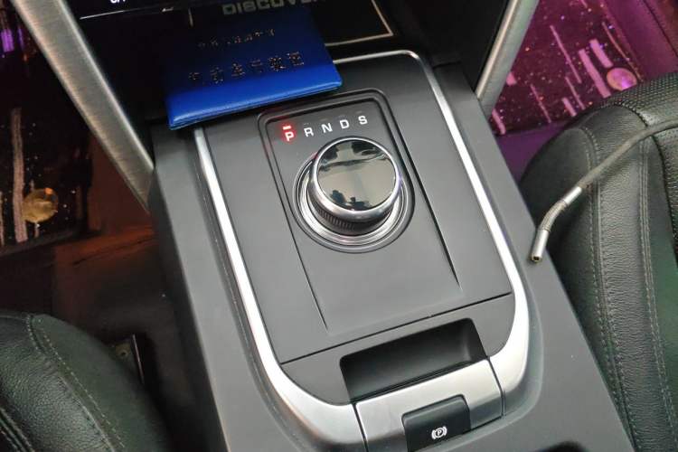 Used Land Rover Discovery Sport 2017 2.0T SE Gear Lever