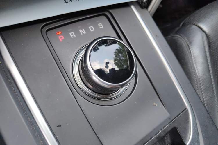 Used Land Rover Discovery Sport 2017 2.0T SE Gear Lever