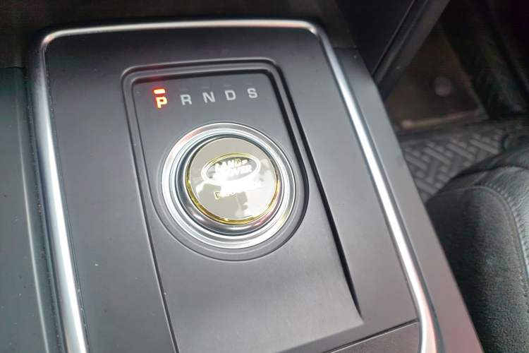Used Land Rover Discovery Sport 2017 2.0T PURE Gear Lever