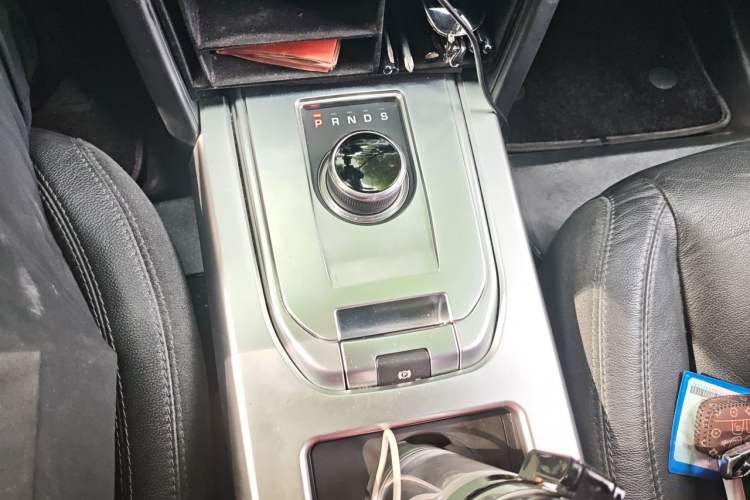 Used Land Rover Discovery Sport 2017 2.0T PURE Gear Lever