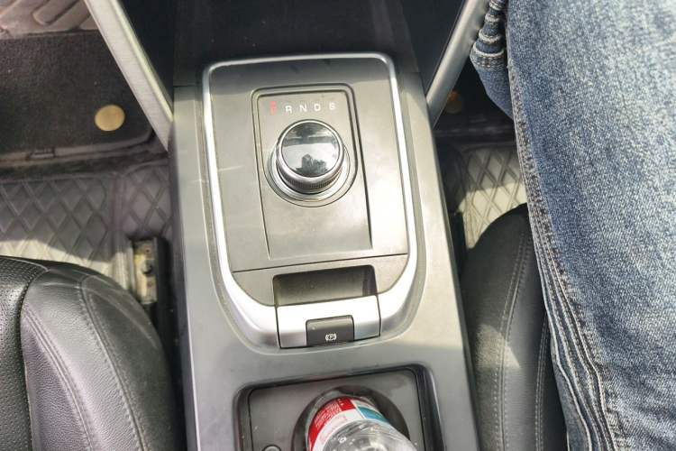 Used Land Rover Discovery Sport 2017 2.0T SE Gear Lever