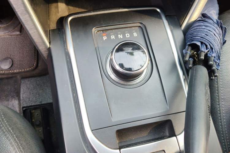 Used Land Rover Discovery Sport 2017 2.0T SE Gear Lever