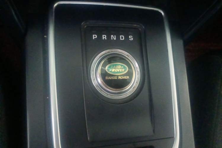 Used Land Rover Discovery Sport 2017 2.0T PURE Gear Lever