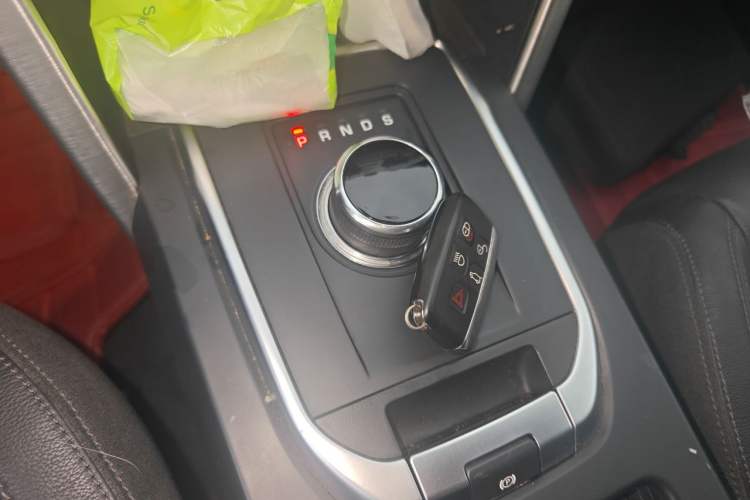 Used Land Rover Discovery Sport 2017 2.0T SE Gear Lever