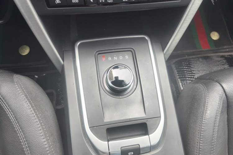 Used Land Rover Discovery Sport 2017 2.0T HSE Gear Lever