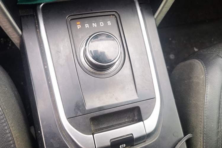 Used Land Rover Discovery Sport 2017 2.0T SE Gear Lever