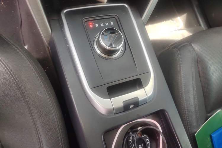 Used Land Rover Discovery Sport 2017 2.0T HSE Gear Lever