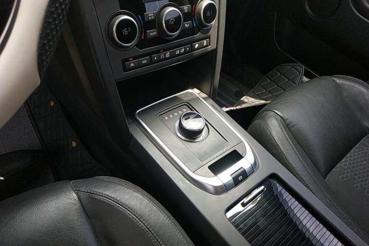 Used Land Rover Discovery Sport 2017 2.0T PURE Gear Lever