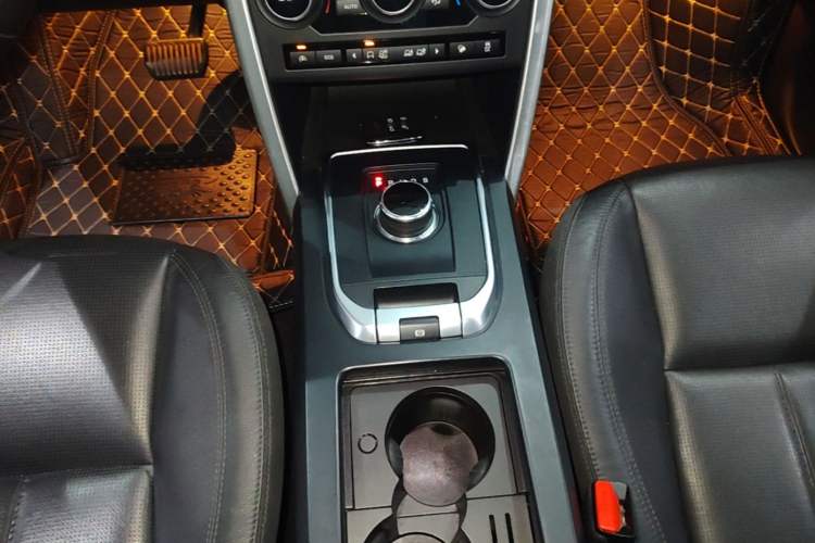 Used Land Rover Discovery Sport 2017 2.0T SE Gear Lever