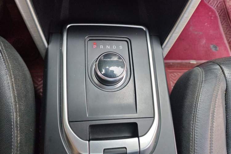 Used Land Rover Discovery Sport 2017 2.0T SE Gear Lever