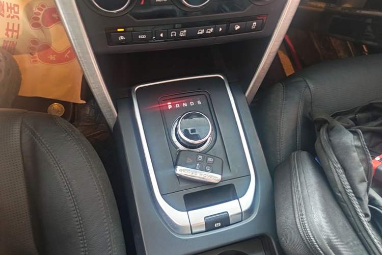 Used Land Rover Discovery Sport 2017 2.0T SE Gear Lever