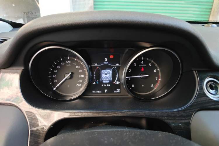 Used Land Rover Discovery Sport 2017 2.0T SE Instrument Cluster