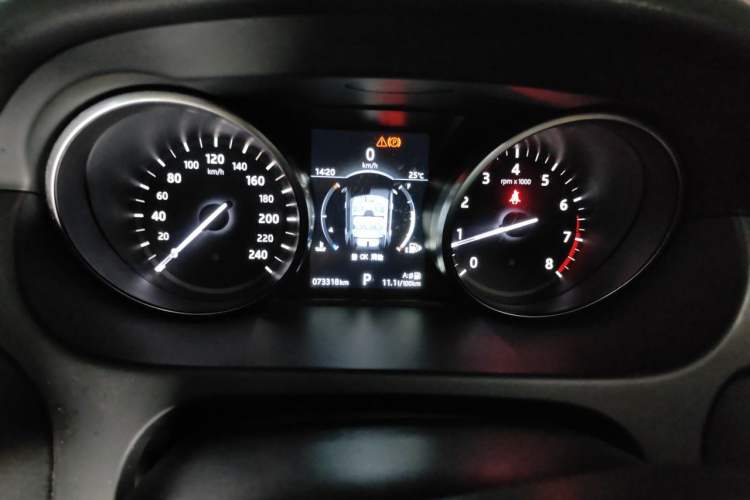 Used Land Rover Discovery Sport 2017 2.0T SE Instrument Cluster