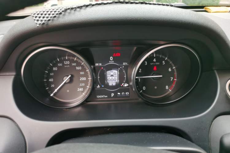 Used Land Rover Discovery Sport 2017 2.0T SE Instrument Cluster