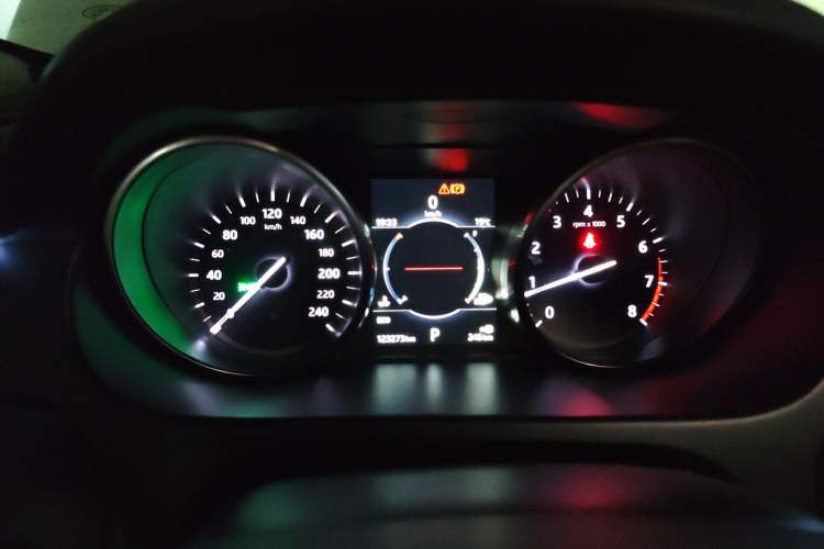 Used Land Rover Discovery Sport 2017 2.0T SE Instrument Cluster