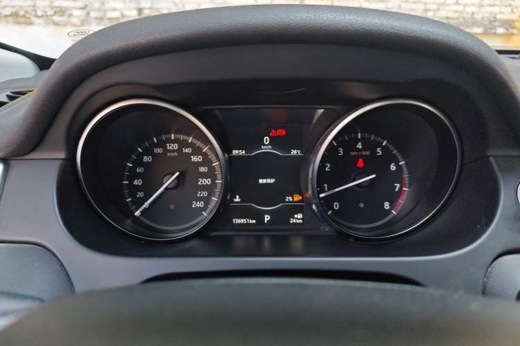 Used Land Rover Discovery Sport 2017 2.0T SE Instrument Cluster