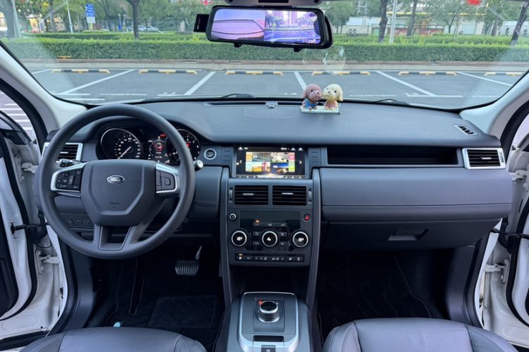 Used Land Rover Discovery Sport 2017 2.0T PURE Interior 1