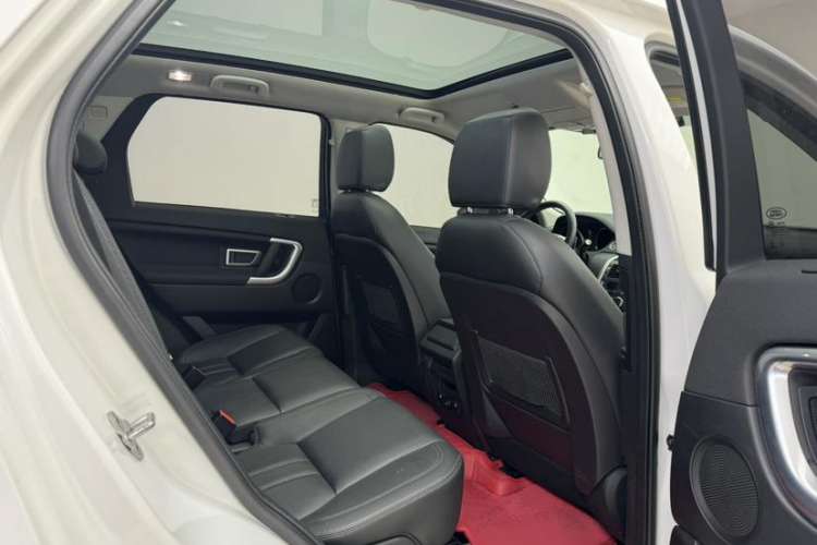 Used Land Rover Discovery Sport 2017 2.0T HSE Interior 10