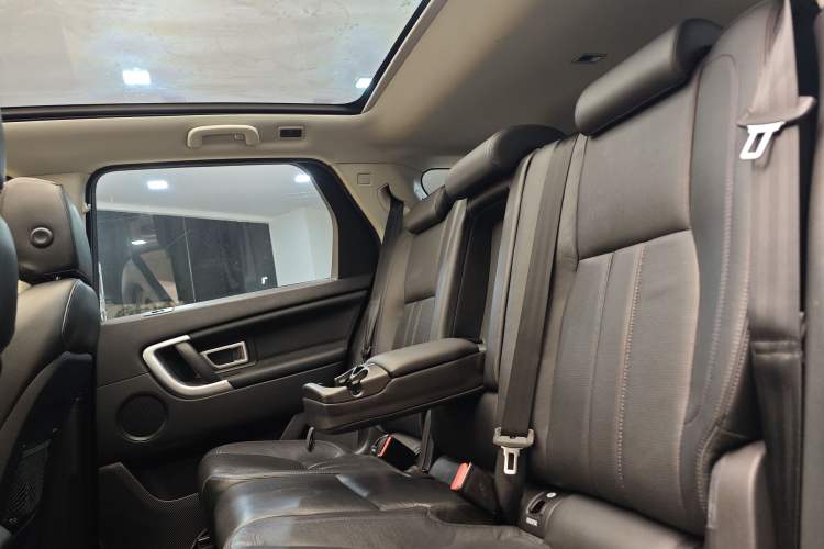 Used Land Rover Discovery Sport 2017 2.0T HSE Interior 11
