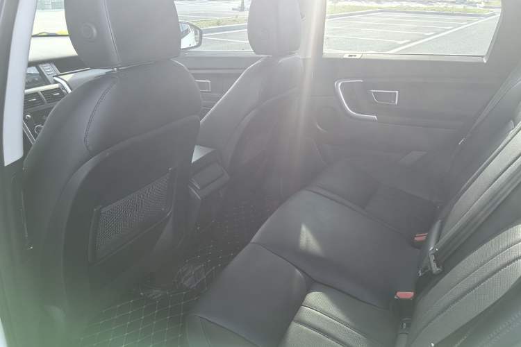 Used Land Rover Discovery Sport 2017 2.0T SE Interior 3