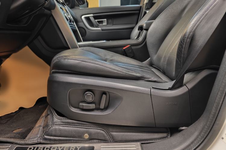 Used Land Rover Discovery Sport 2017 2.0T HSE Interior 3