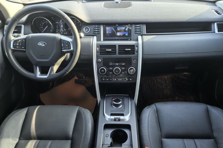 Used Land Rover Discovery Sport 2017 2.0T SE Interior 4