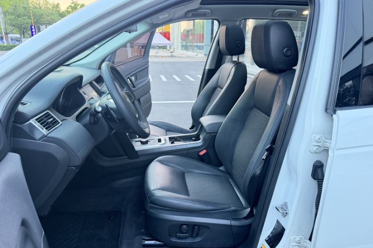 Used Land Rover Discovery Sport 2017 2.0T PURE Interior 4