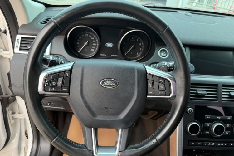 Used Land Rover Discovery Sport 2017 2.0T SE Interior 4
