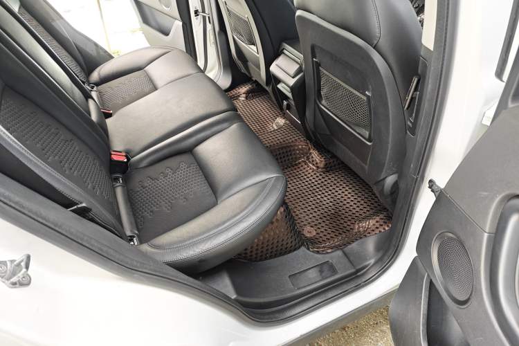 Used Land Rover Discovery Sport 2017 2.0T PURE Interior 4
