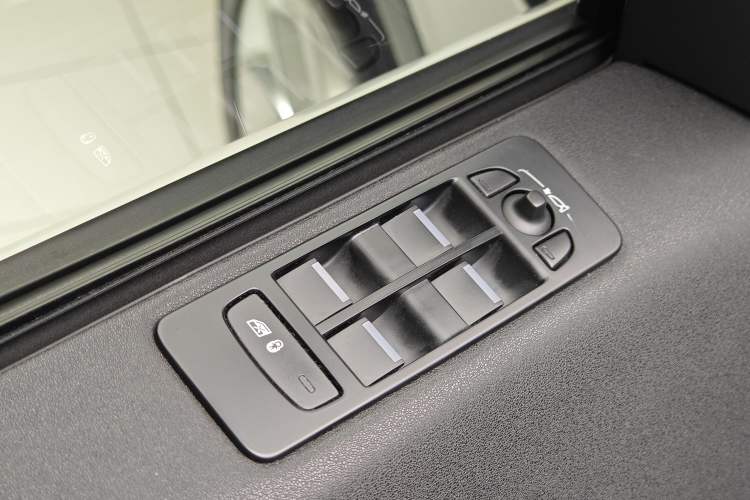Used Land Rover Discovery Sport 2017 2.0T HSE Interior 5