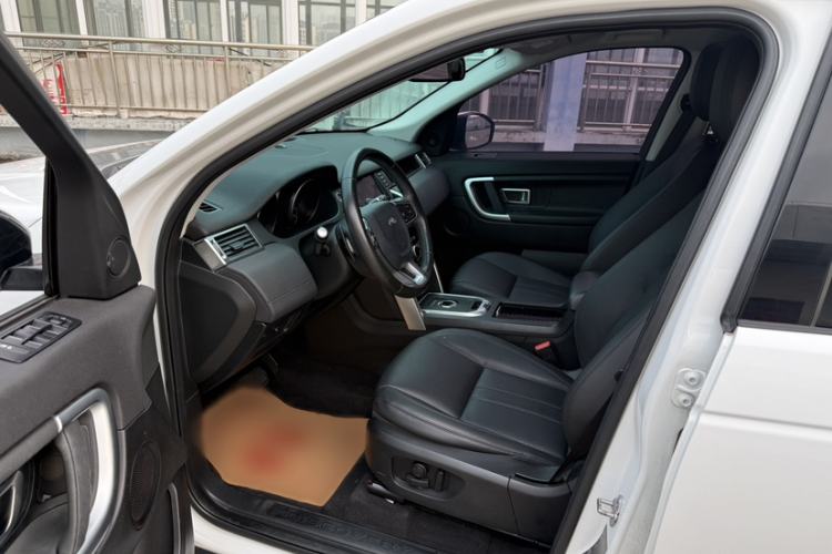 Used Land Rover Discovery Sport 2017 2.0T SE Interior 5